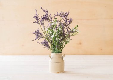 Statice ve caspia çiçekler