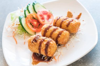 Kızarmış patates Tonkatsu sos ile