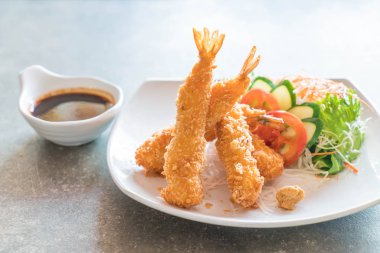 kızarmış karides tonkatsu sos ile