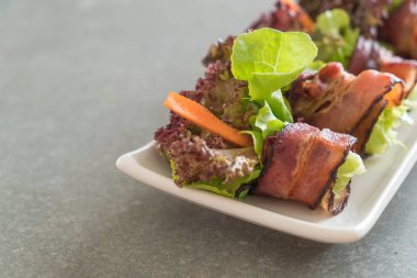 pastırma ile salata rulo