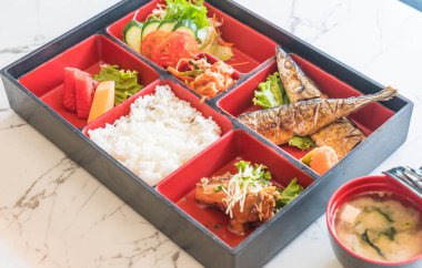 ızgara saba bento