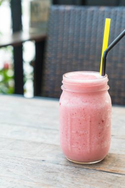 çilek güler yüzlü kavanoz 