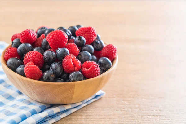 taze yaban mersini ve rasberry 