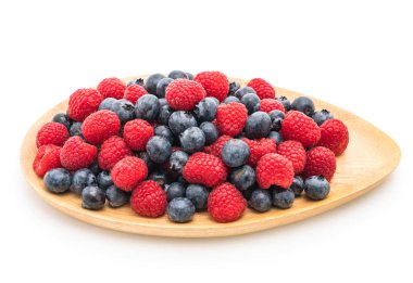 taze yaban mersini ve rasberry beyaz