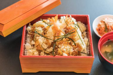 karides tempura kutusunu küme 