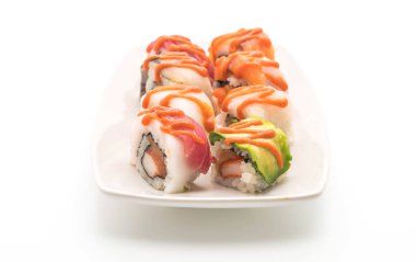 karışık suşi rulo ile baharatlı sos - Japon gıda tarzı