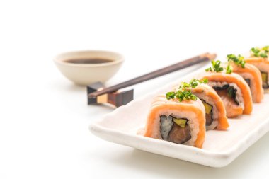 ızgara somon suşi roll - Japon gıda tarzı