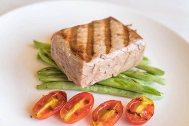 Tuna biftek salatası ile