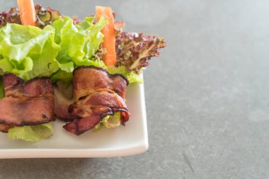 pastırma ile salata rulo