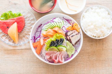 Karışık sashimi seti