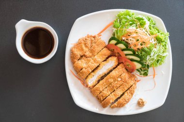 sebze soslu kızarmış pirzola domuz eti