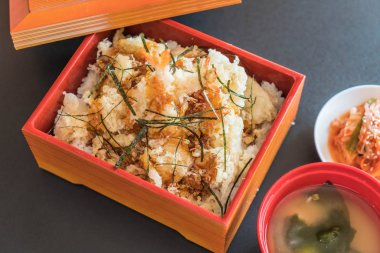 karides tempura kutusunu küme 