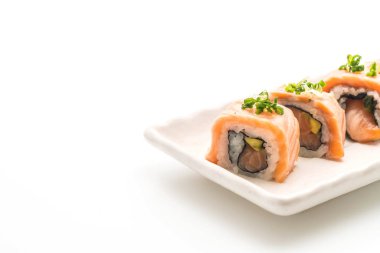 ızgara somon suşi roll - Japon gıda tarzı