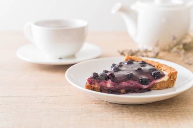 böğürtlenli turta çay ile