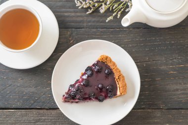 böğürtlenli turta çay ile