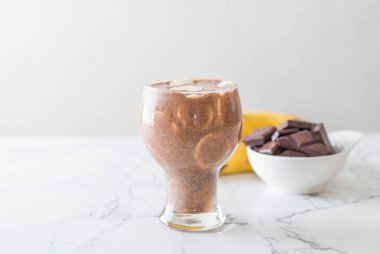 Çikolatalı muzlu milkshake