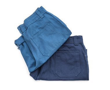 beyaz üzerine kısa pantolon