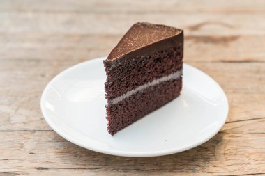 Çikolatalı pasta plaka üzerinde