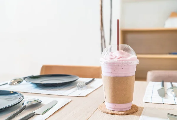 Meng berry yoghurt smoothie — Stockfoto