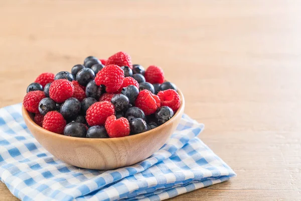 taze yaban mersini ve rasberry 