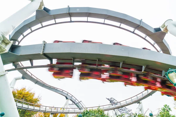 Osaka, Japon - NOV 21 2016 : Roller coaster dans Universal Studios — Photo