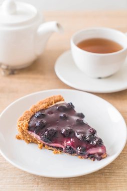 böğürtlenli turta çay ile