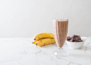 Çikolatalı muzlu milkshake