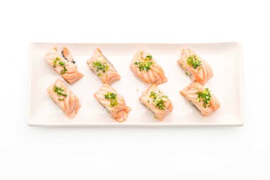 ızgara somon suşi roll - Japon gıda tarzı