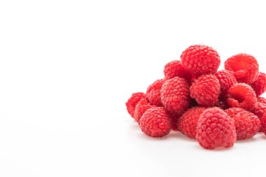 beyaz üzerine taze rasberry