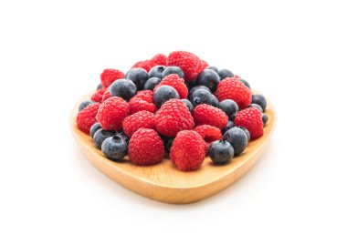 taze yaban mersini ve rasberry beyaz