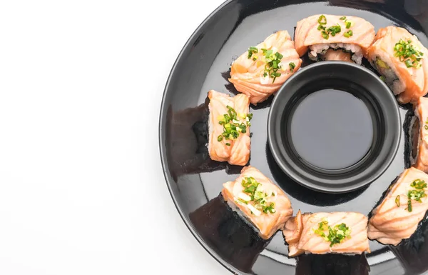 ızgara somon suşi roll - Japon gıda tarzı