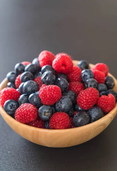 taze yaban mersini ve rasberry 