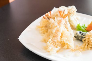 kızarmış karides (tempura)