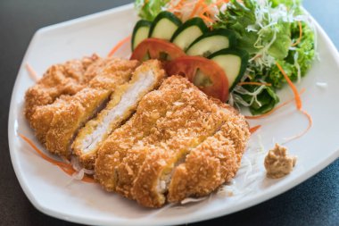 sebze soslu kızarmış pirzola domuz eti