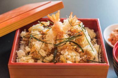 karides tempura kutusunu küme 
