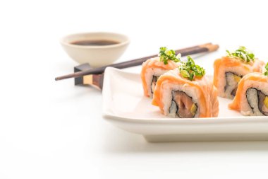 ızgara somon suşi roll - Japon gıda tarzı