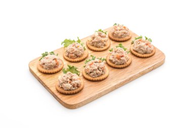 ton balıklı salata kraker ile