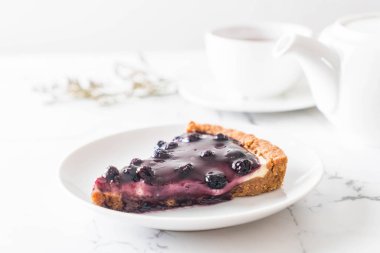 böğürtlenli turta çay ile