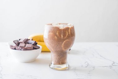 Çikolatalı muzlu milkshake