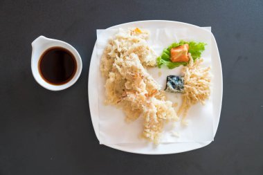 kızarmış karides (tempura)