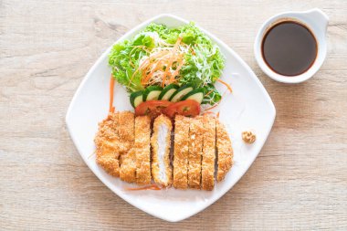 sebze soslu kızarmış pirzola domuz eti