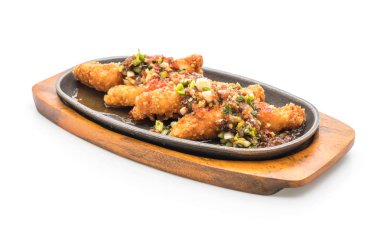 Kızarmış Balık sopa baharatlı sos ile