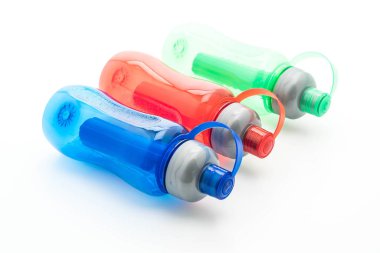 renkli plastik su şişesi veya kantin