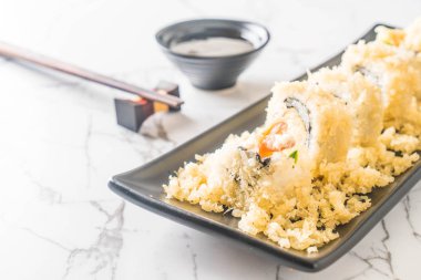 tempura karides suşi roll 