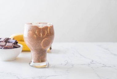 Çikolatalı muzlu milkshake