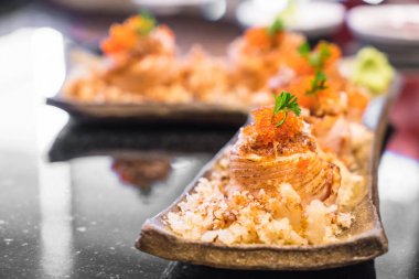 Izgara somon suşi roll