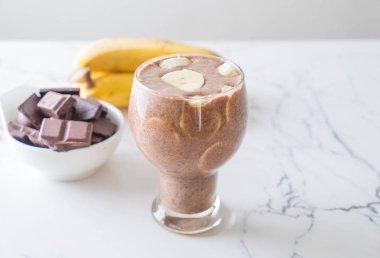 Çikolatalı muzlu milkshake