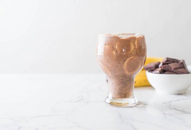 Çikolatalı muzlu milkshake