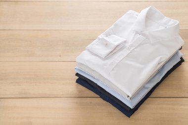 Gömlek Katlama yığını