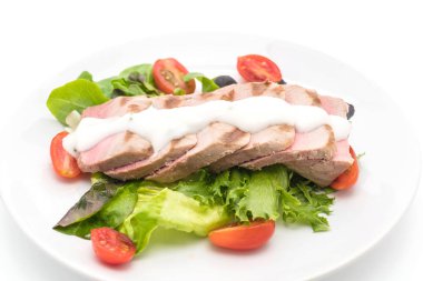 Tuna biftek salatası ile
